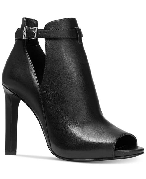 Michael Kors high heel buckled toe